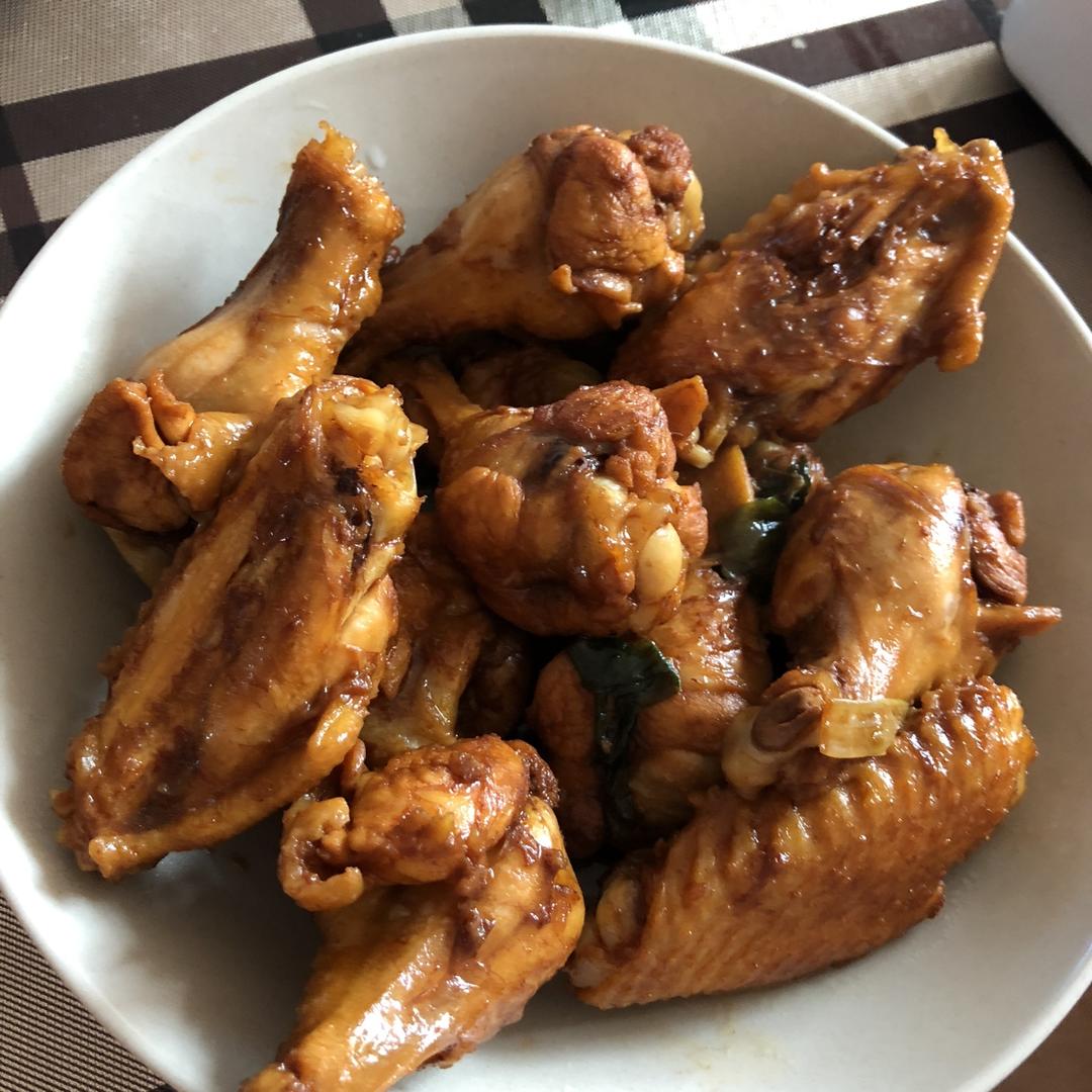 家常菜 红烧鸡翅 丸子小西西做的红烧鸡翅 鸡翅中,葱姜,八角,桂皮,油