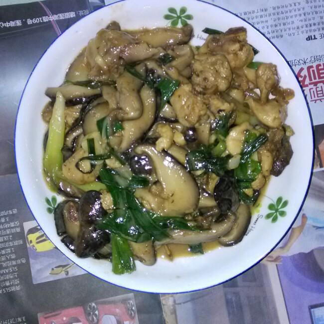 很下饭的爆炒香菇鸡腿肉