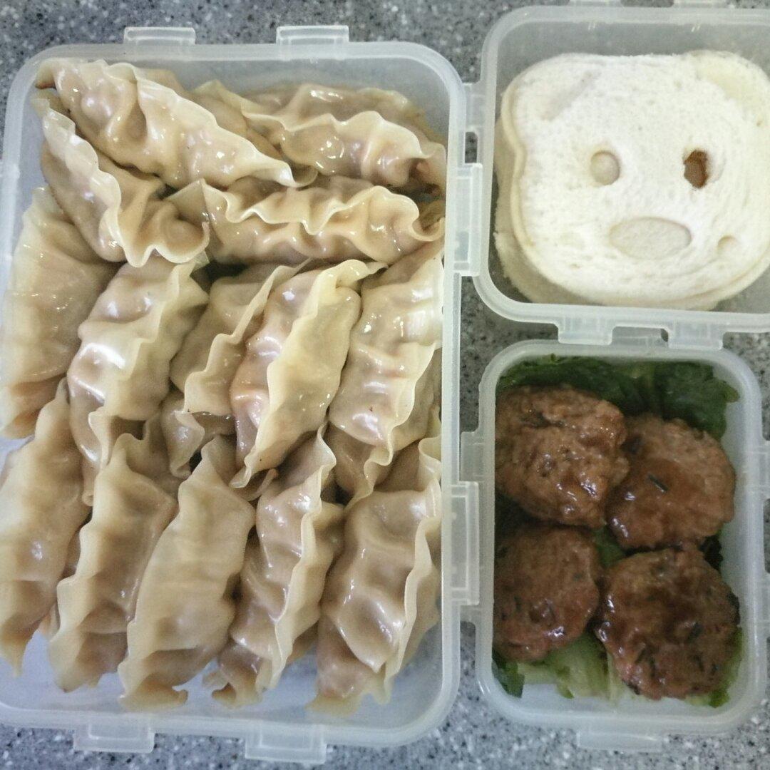 日式肉饼土豆沙拉便当