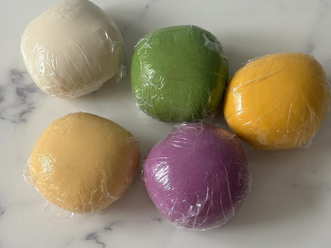 大宝贝的彩色果蔬馄饨皮『 擀皮自己做』的做法 步骤3