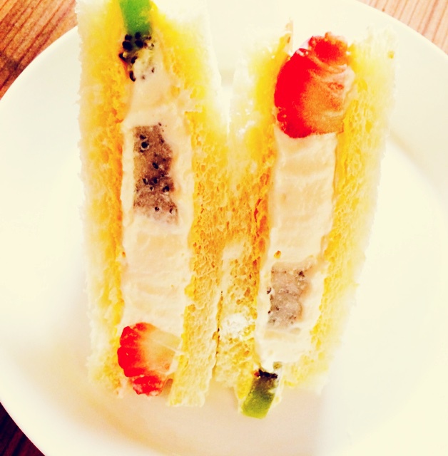 深夜烘焙坊的水果三明治