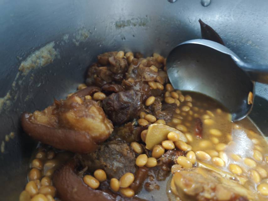 流口水的黄豆炖猪蹄