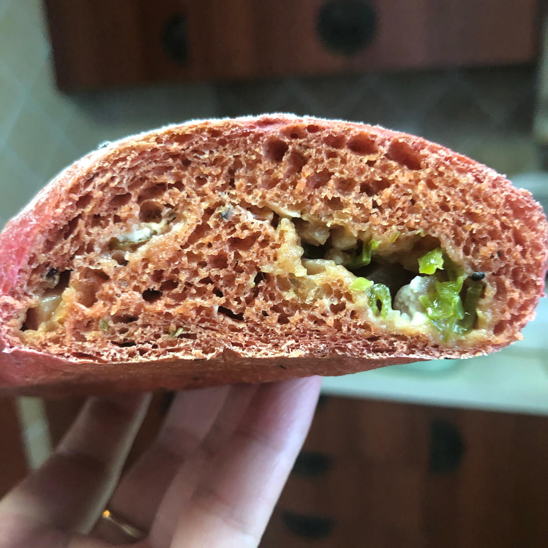 全麦奶酪火龙果欧包