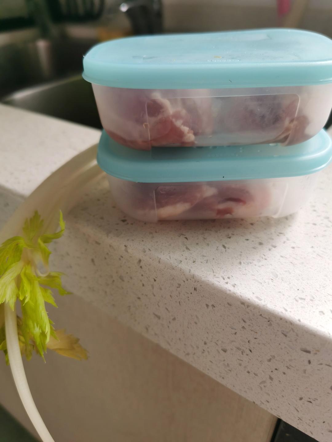蒸香芹菜肉丸+油泼巴沙鱼【4月北鼎蒸炖锅食谱】