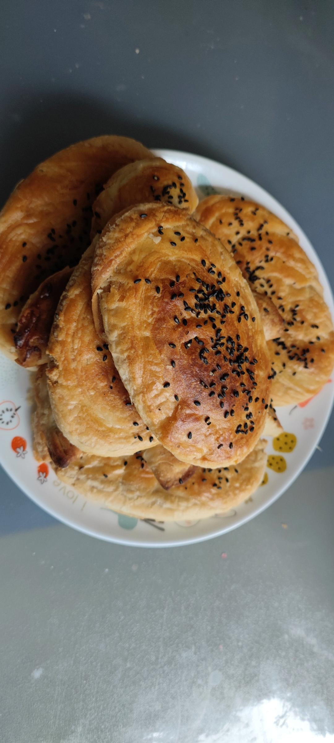酥掉渣的椒盐牛舌饼