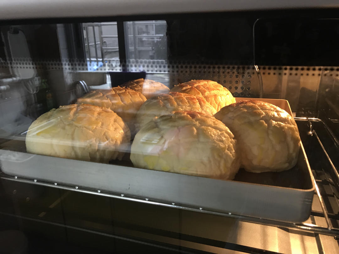 好吃到炸裂的港式菠萝包（附带制作酥皮的小视频）