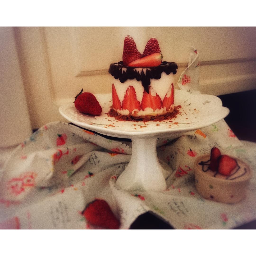 巧克力草莓慕斯蛋糕
