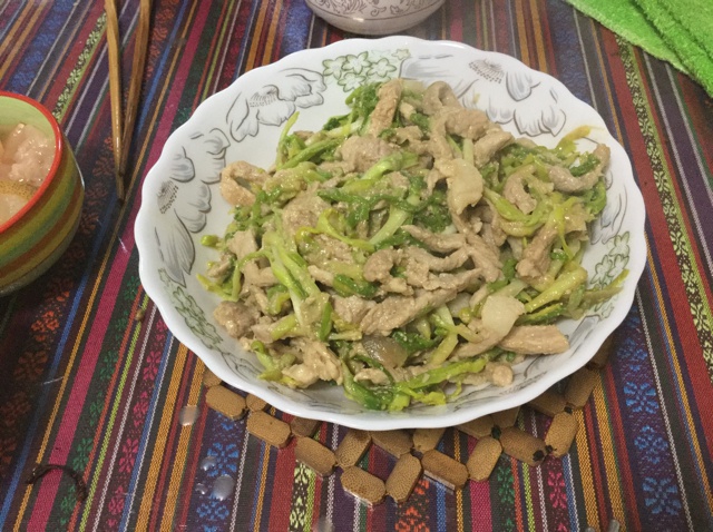 蒜苗香干炒肉