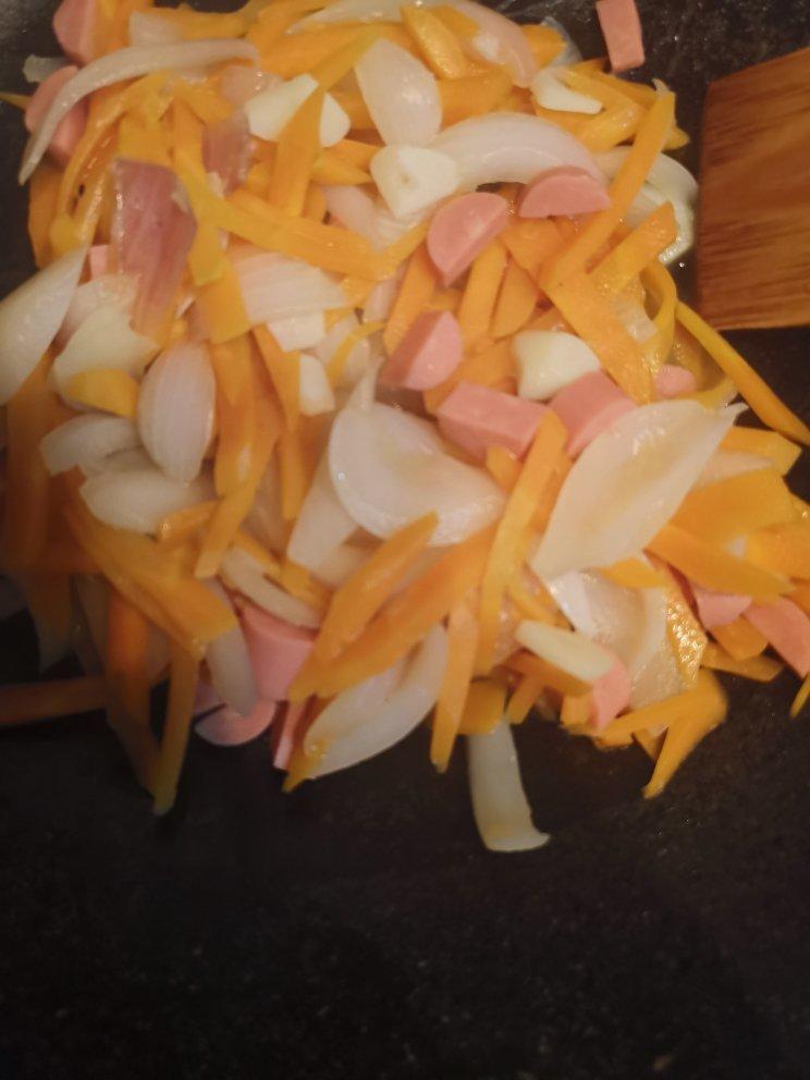 朴素的胡萝卜炒洋葱