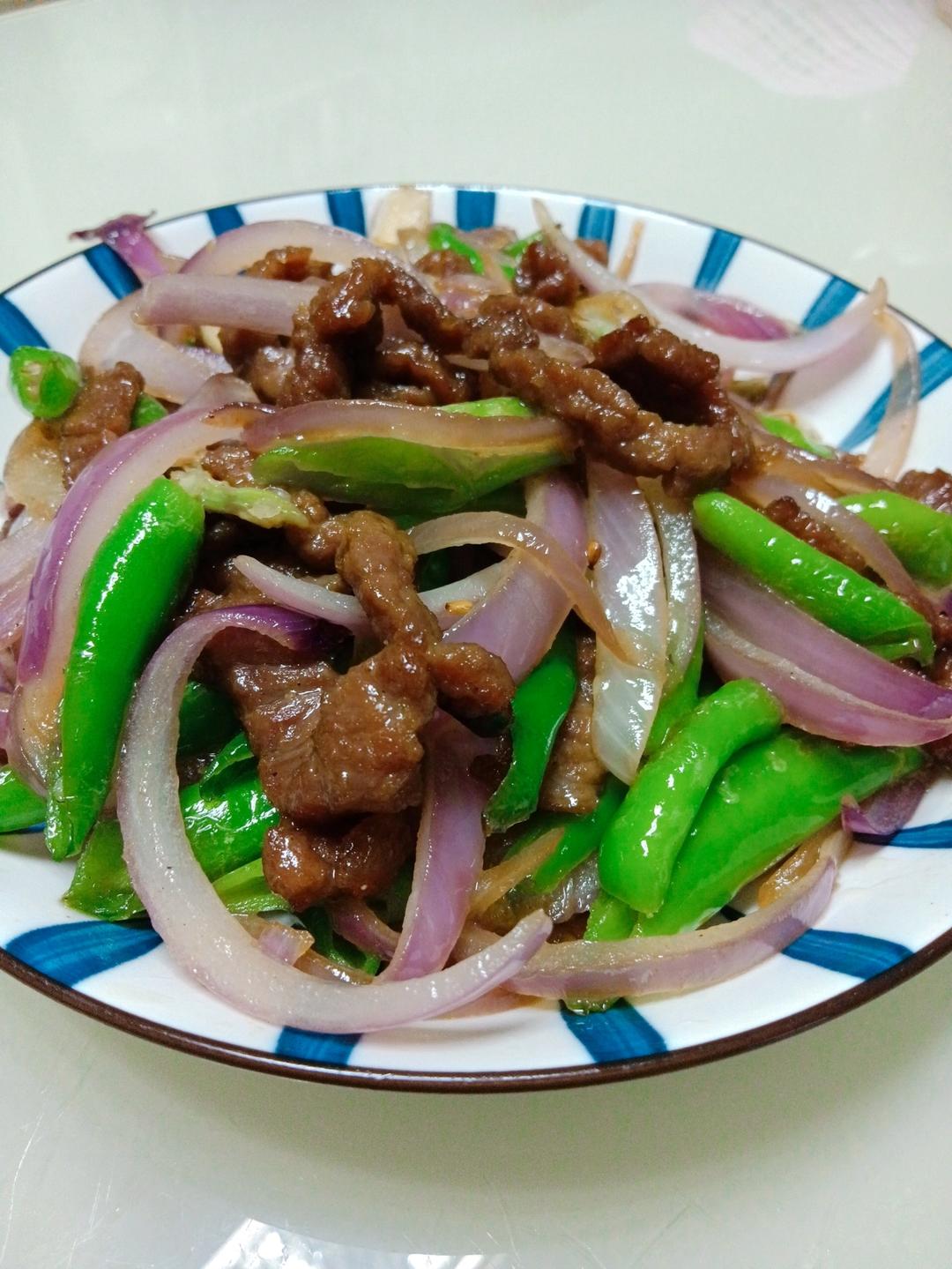 洋葱尖椒炒牛肉