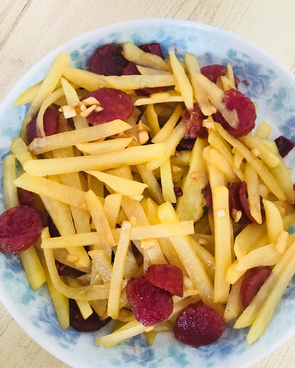 快手菜（腊肠炒土豆丝）