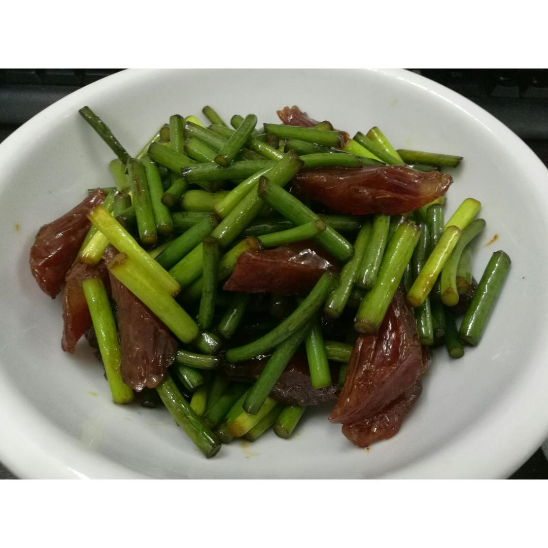 腊肉炒蒜薹