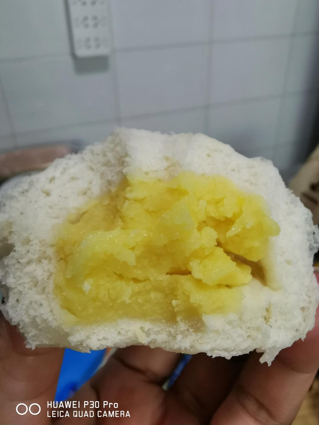 松软香甜的奶黄包，很快就可以搞定。