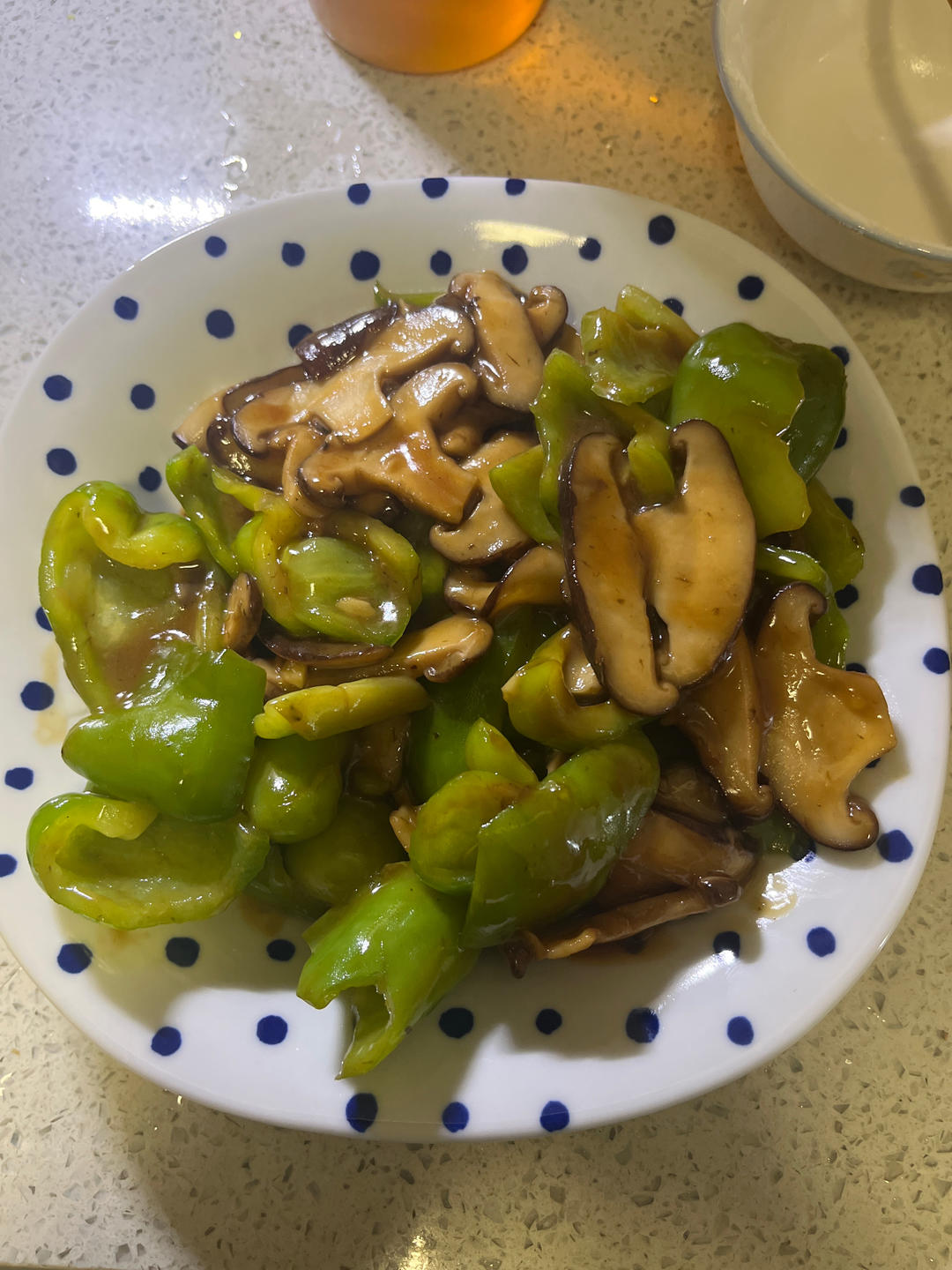 耗油青椒炒香菇