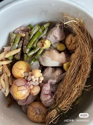 养肝草鲜石斛鸡汤的做法 步骤2