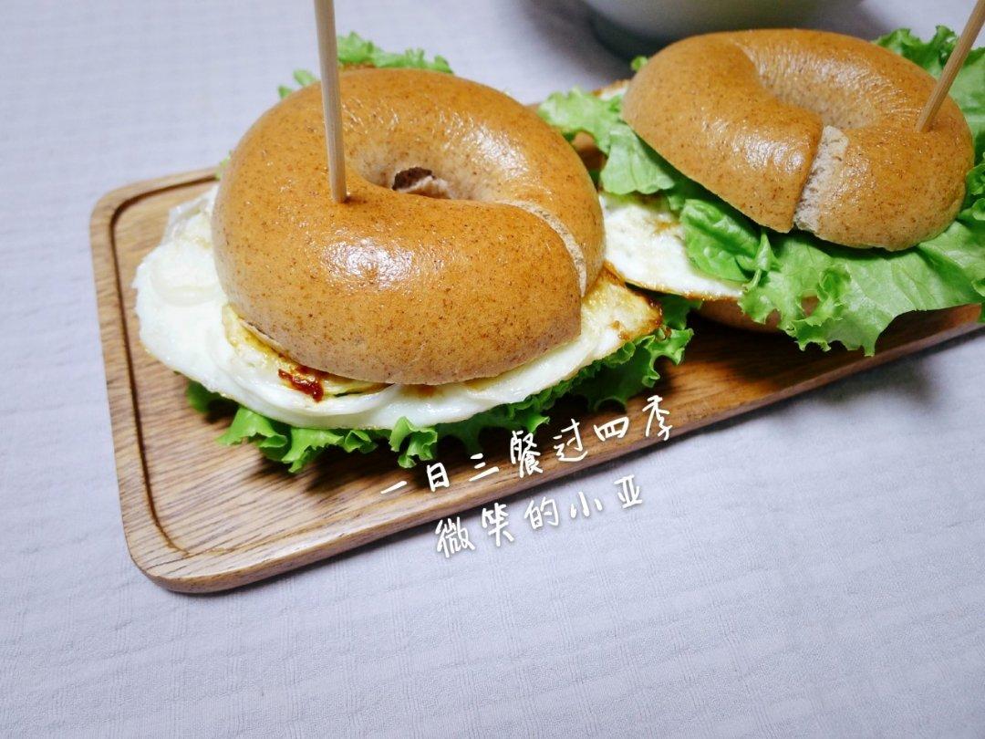 奶香浓郁的黑米贝果