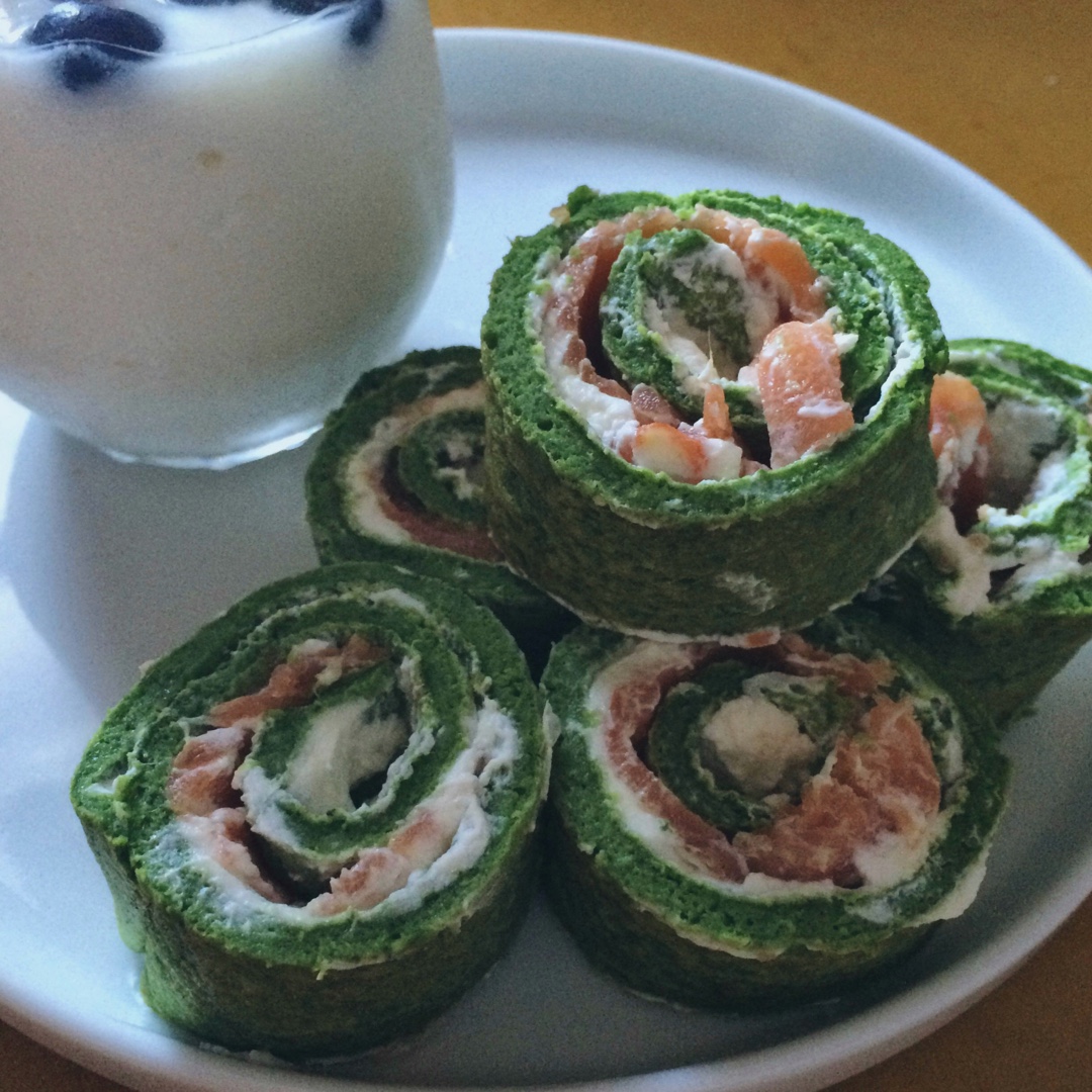 烟熏三文鱼菠菜卷