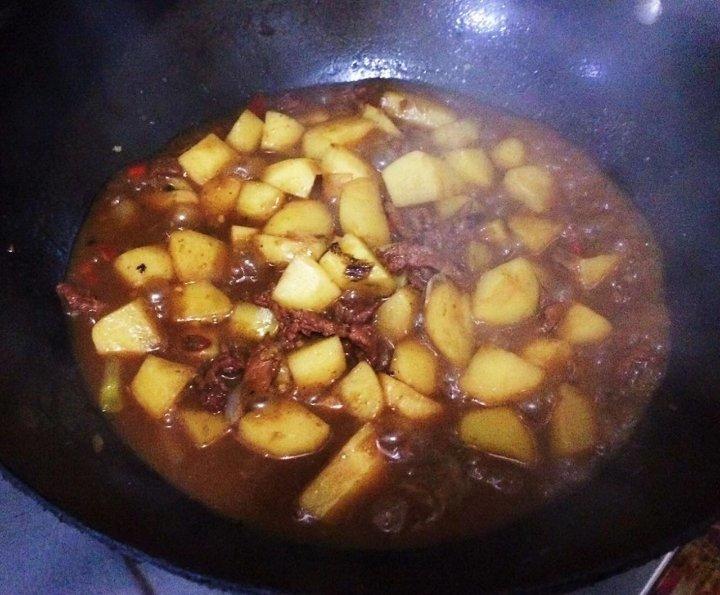 土豆炖牛肉