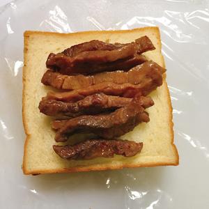 黑椒牛排三明治的做法 步骤3