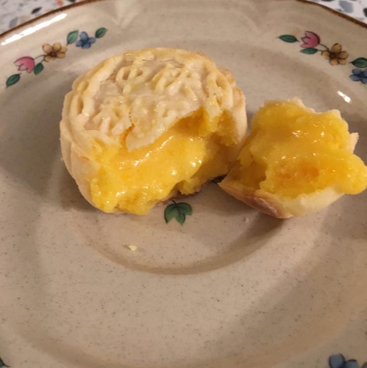 金沙奶黄流心月饼