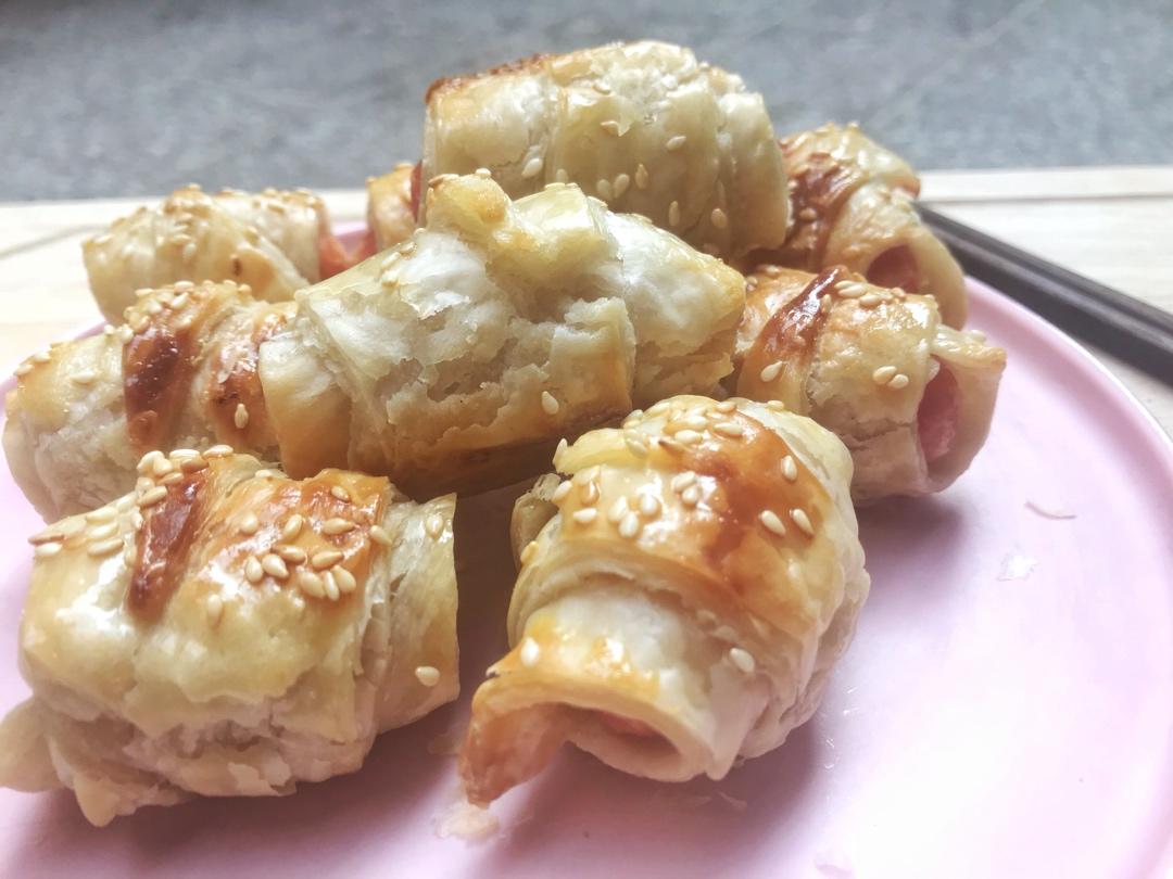 香肠酥皮卷：手抓饼皮还能这样吃，不用和面快速搞定早餐