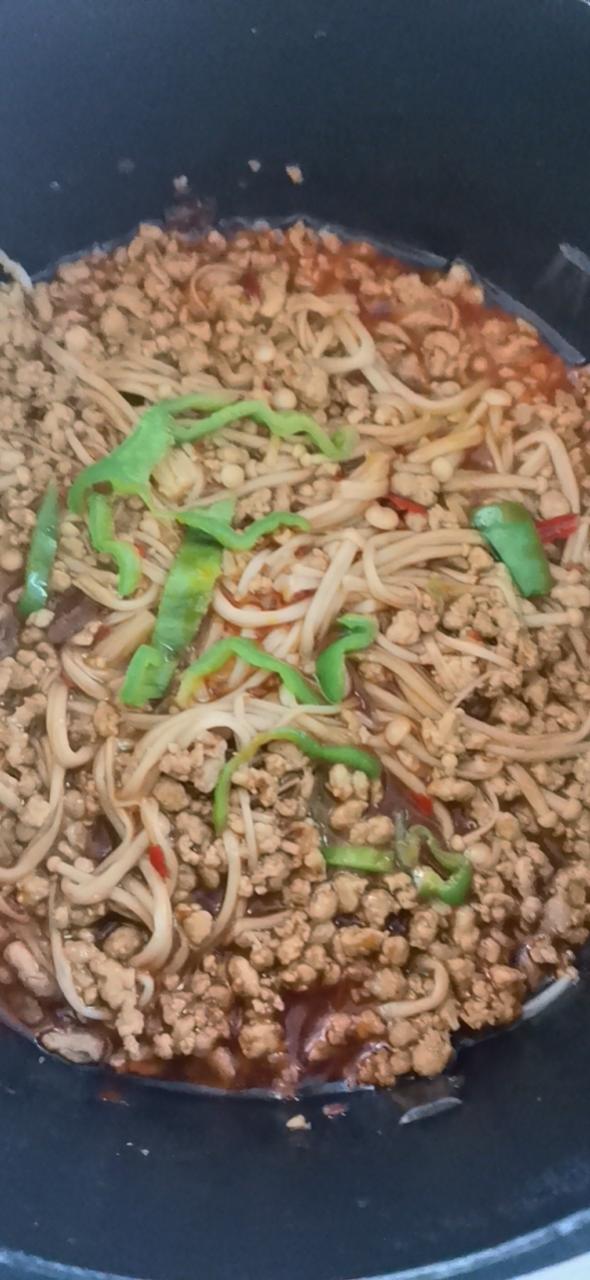 金针菇这样做，有荤有素，好吃又下饭