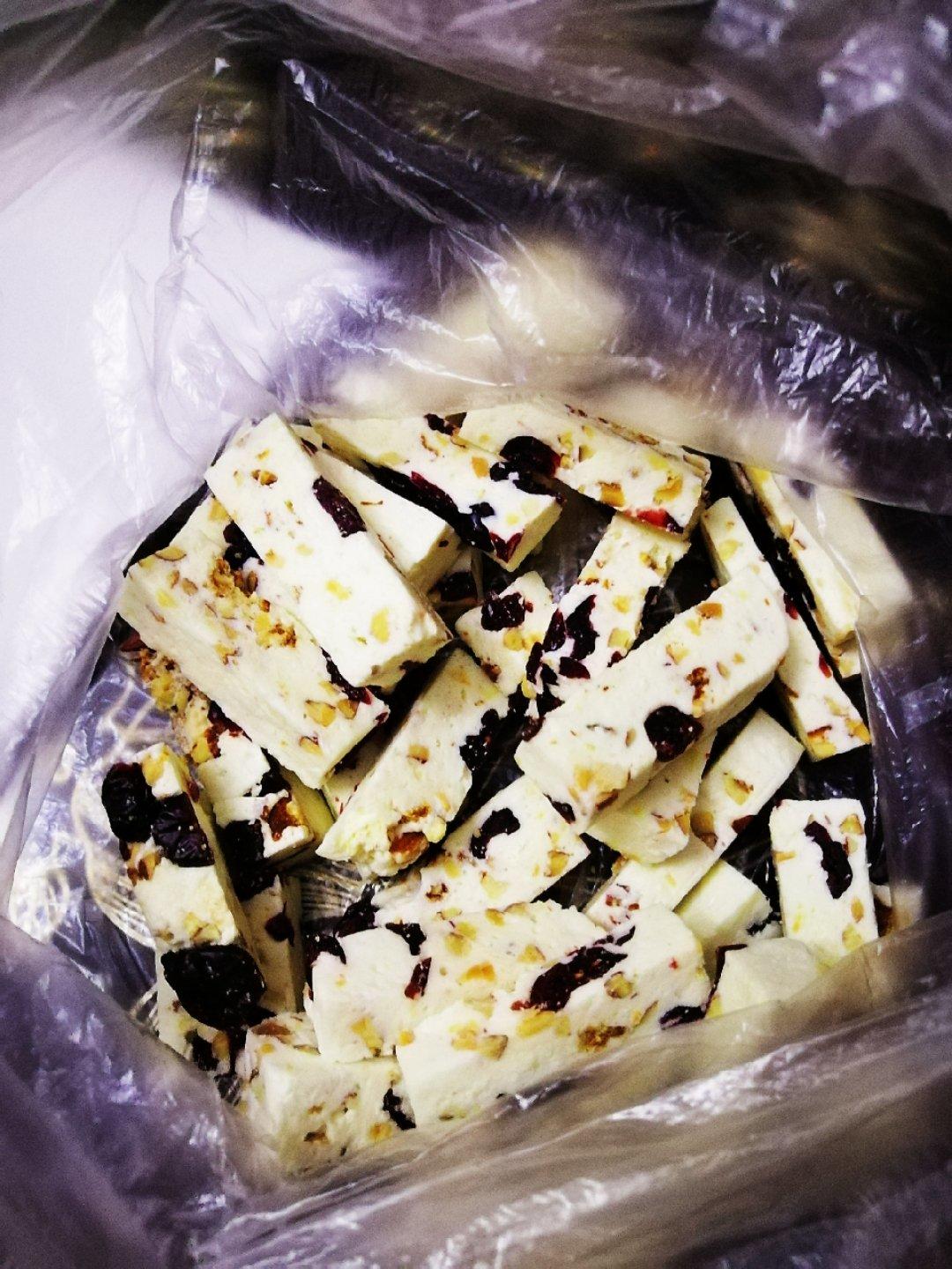 蔓越莓牛轧糖