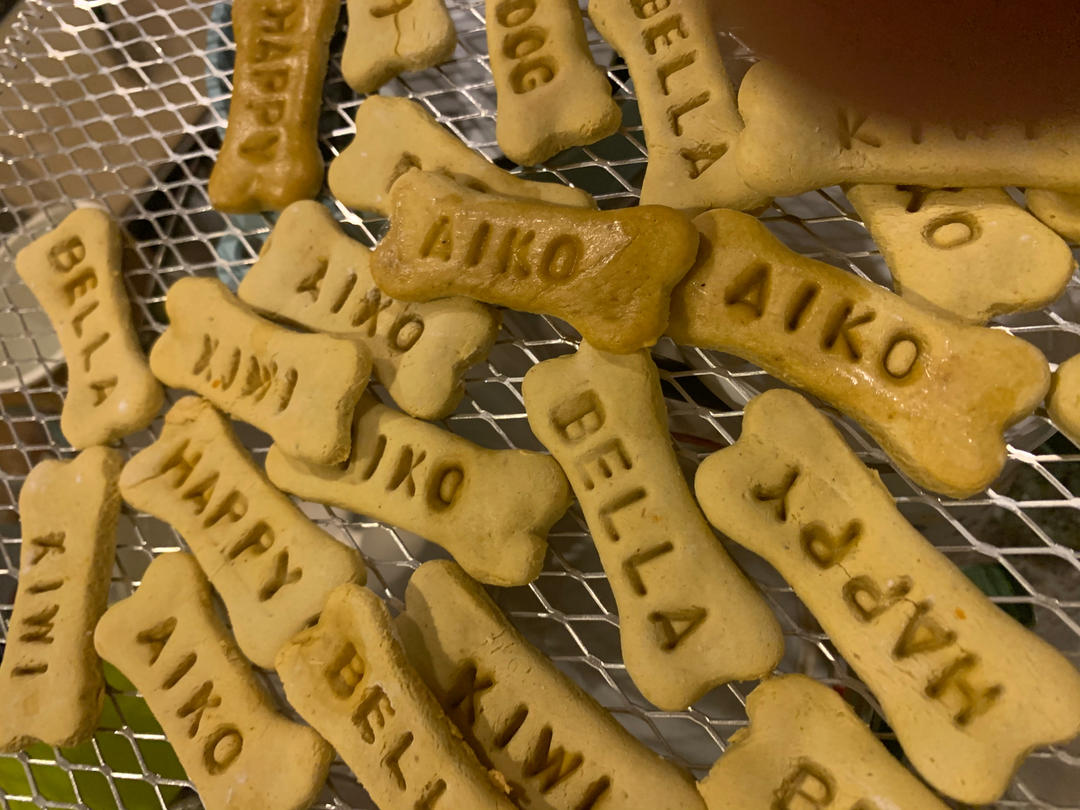 狗零食之南瓜香蕉狗糧（ 狗餅干） Pumpkin banana dog treats ( human grade personalized dog biscuits)
