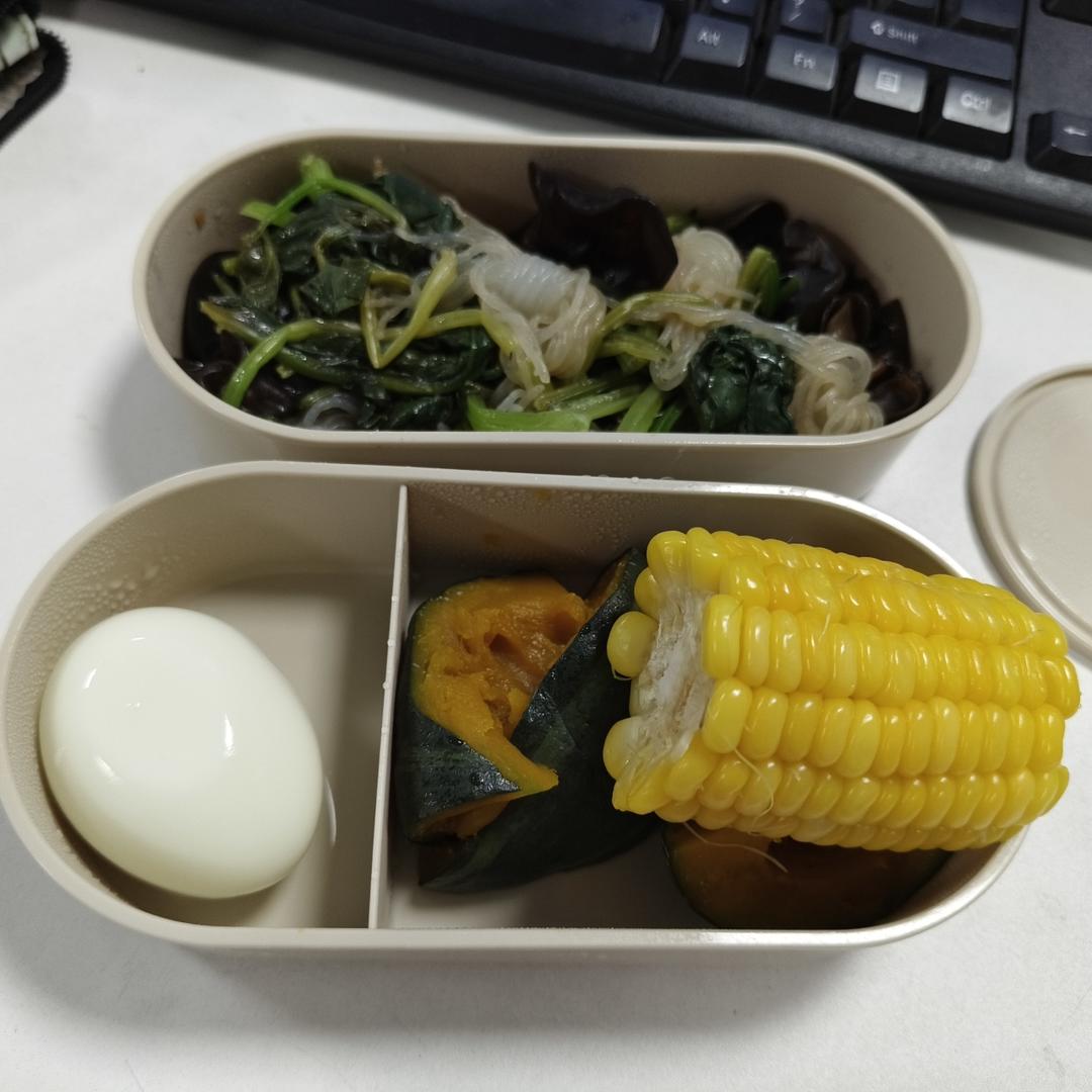 蒸玉米+煮鸡蛋+脱脂牛奶