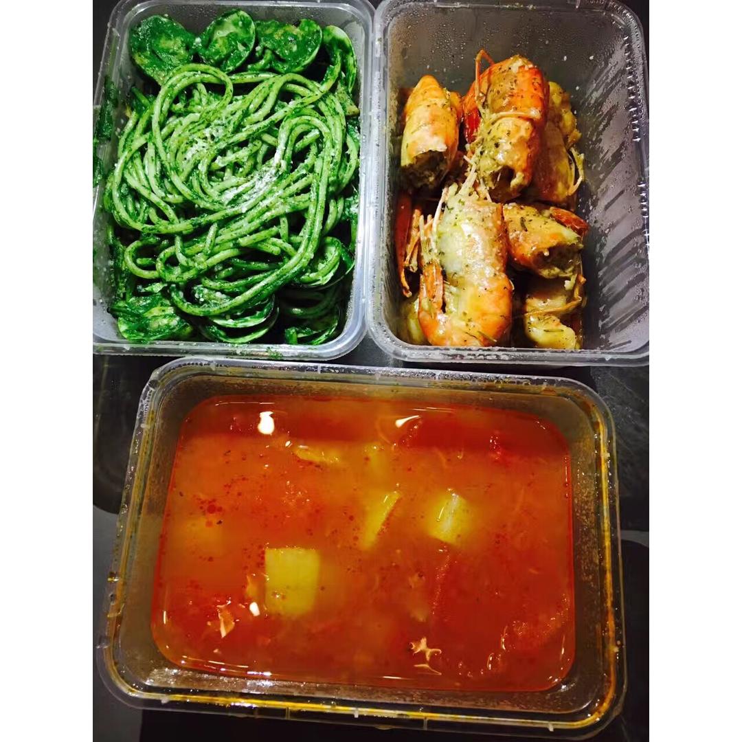 奶油菠菜青酱意大利面