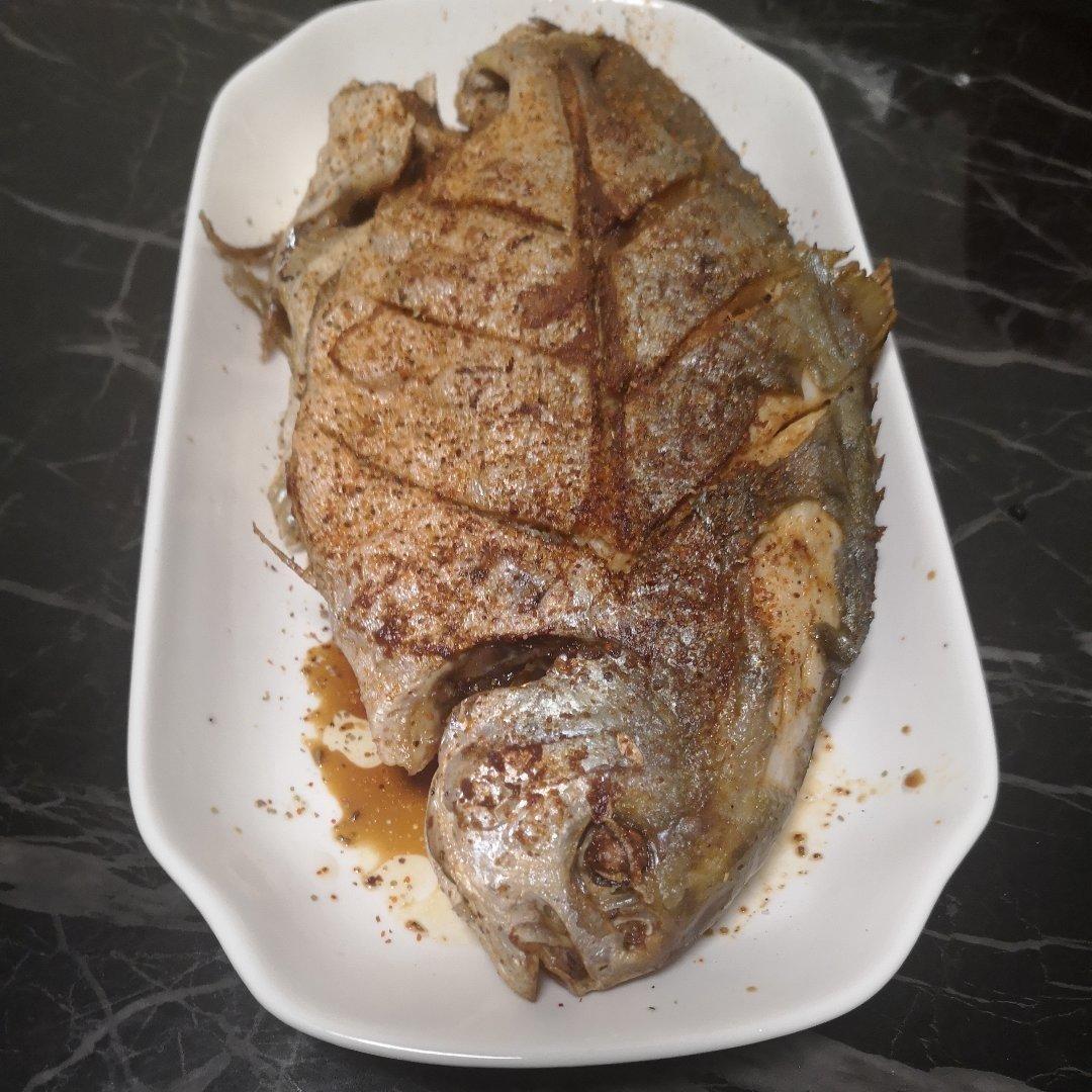 干煎椒盐鲳鱼