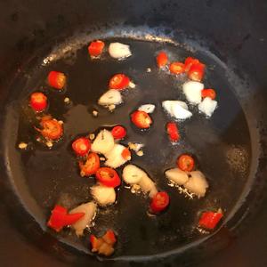简单快手的榨菜肉丝汤粉的做法 步骤2