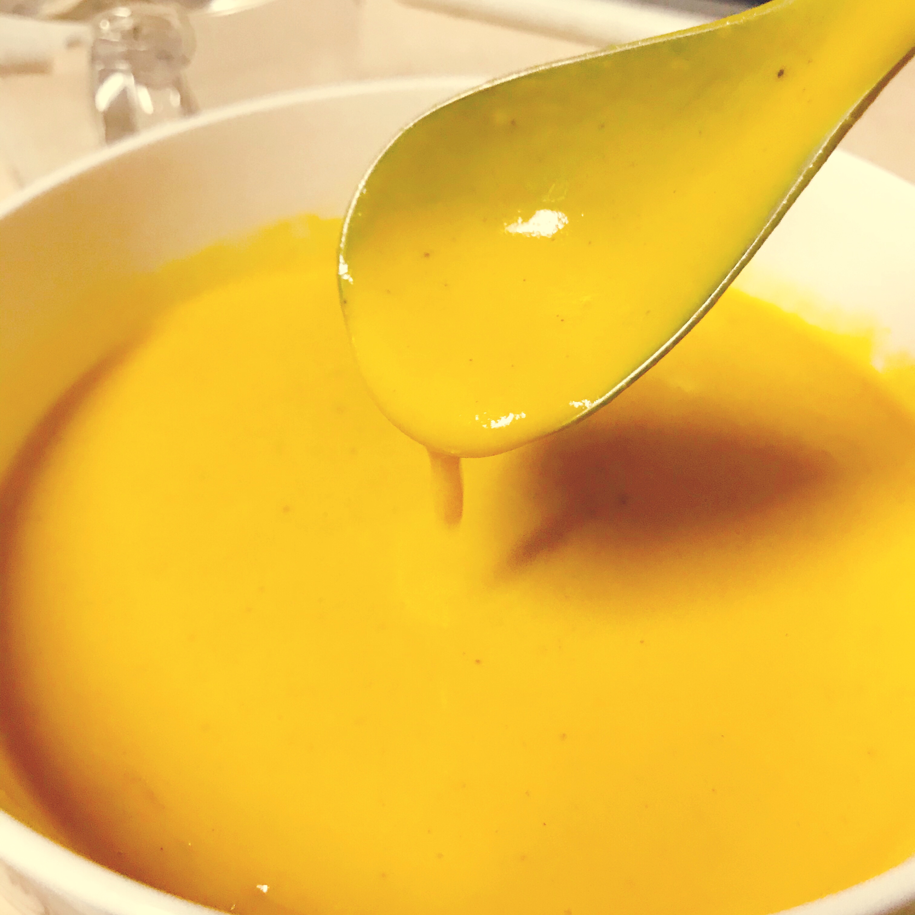「没有淡奶油也可以很浓郁的肉桂南瓜浓汤」的做法