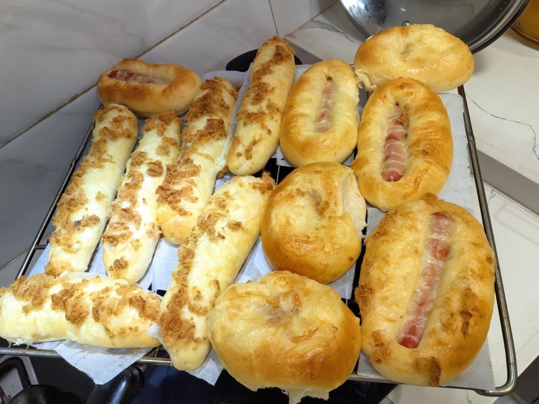 一个面团撑起一家店的台式面包—香肠面包