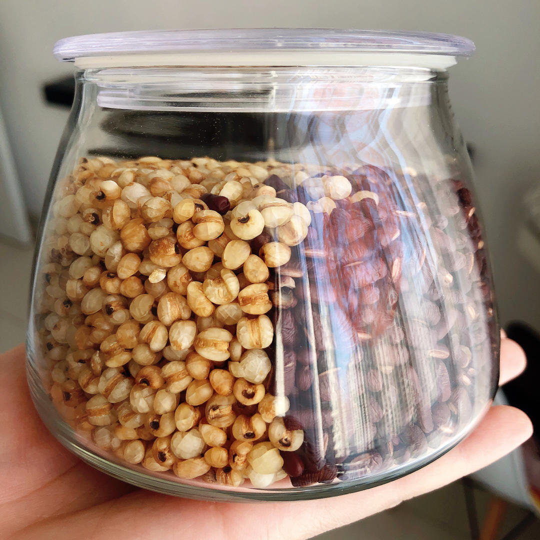 小姨妈炒薏仁和赤小豆（又到需要强力祛湿的时候，薏仁赤小豆煲水很多人都知道是祛湿佳品，但煮水之前的食材处理，务必小心）