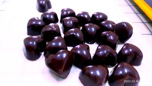 【自制🈚糖（纯天然代糖）的巧克力系列】（之三）不含糖、牛奶、奶油的纯黑巧的制作的做法 步骤1