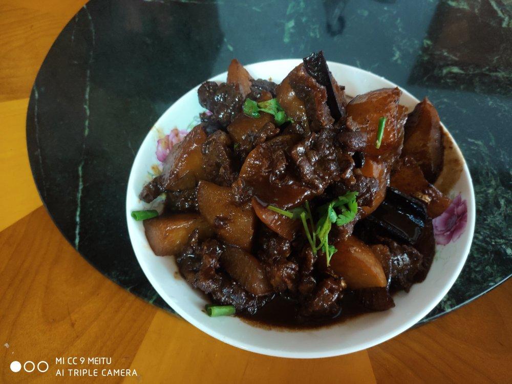 广式萝卜焖牛腩