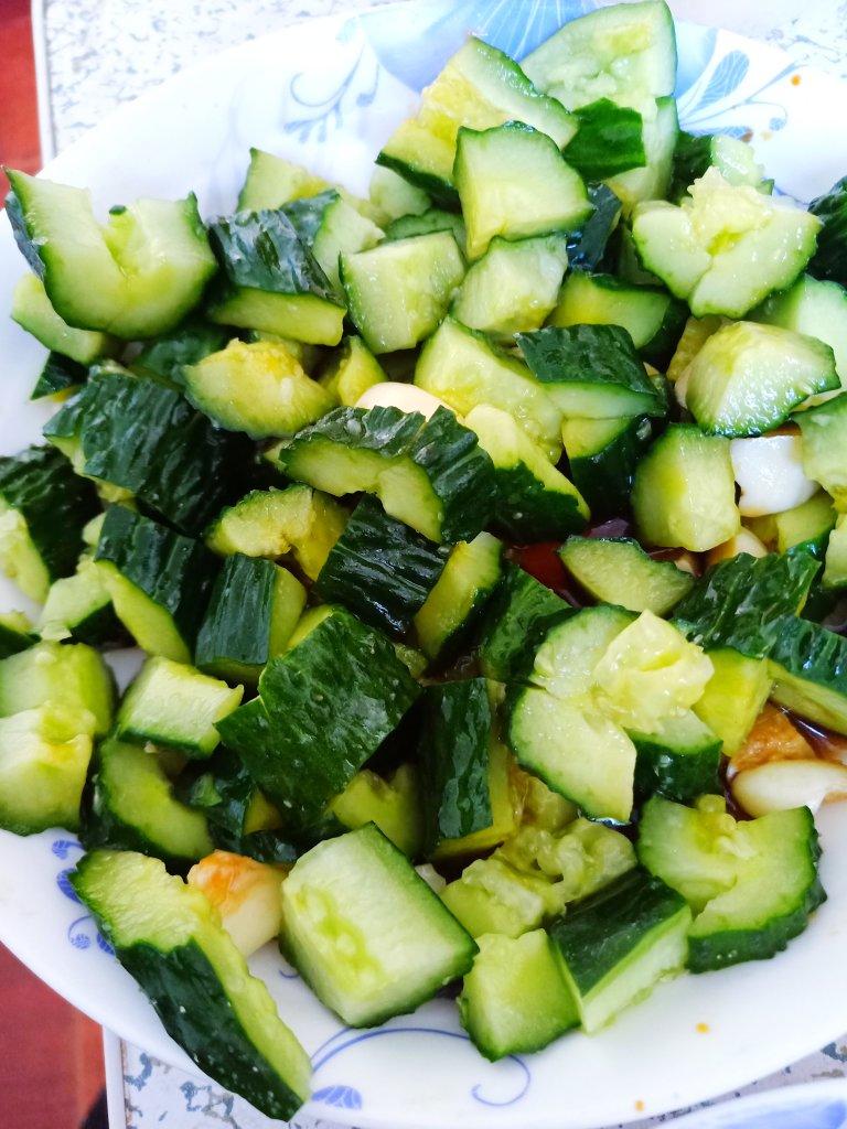 超级好吃的凉拌拍黄瓜