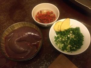 补血美颜枸杞菠菜猪肝粥的做法 步骤3