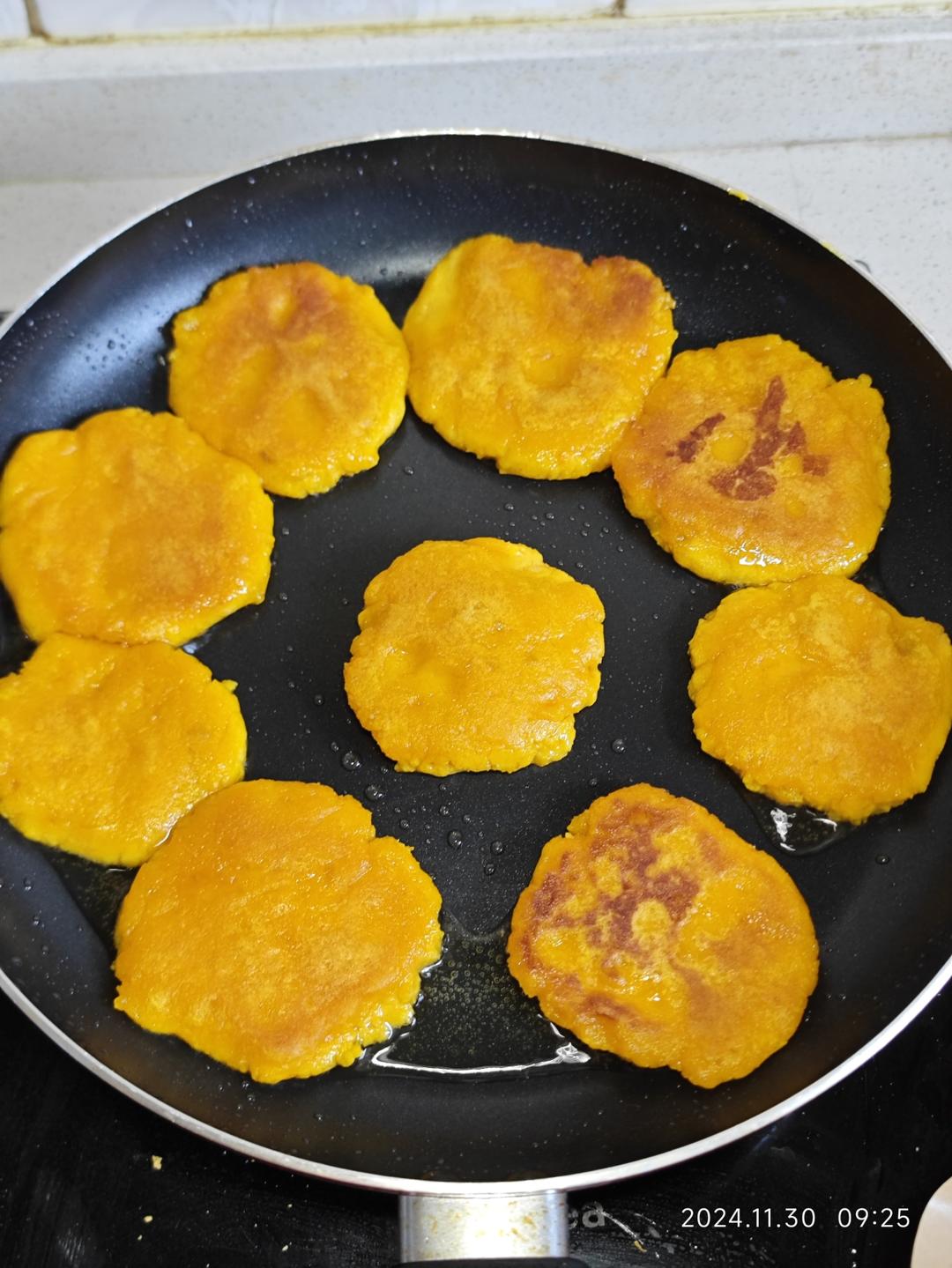 平底锅就能做，香甜软糯的南瓜饼，一次成功