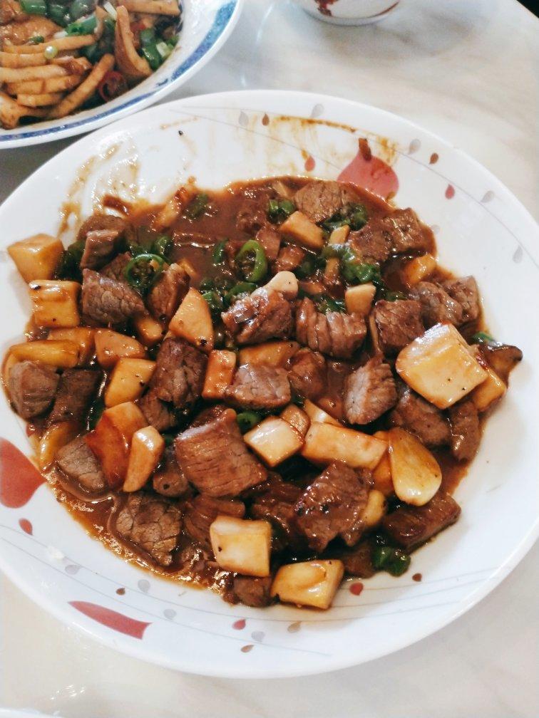 黑椒杏鲍菇牛肉粒