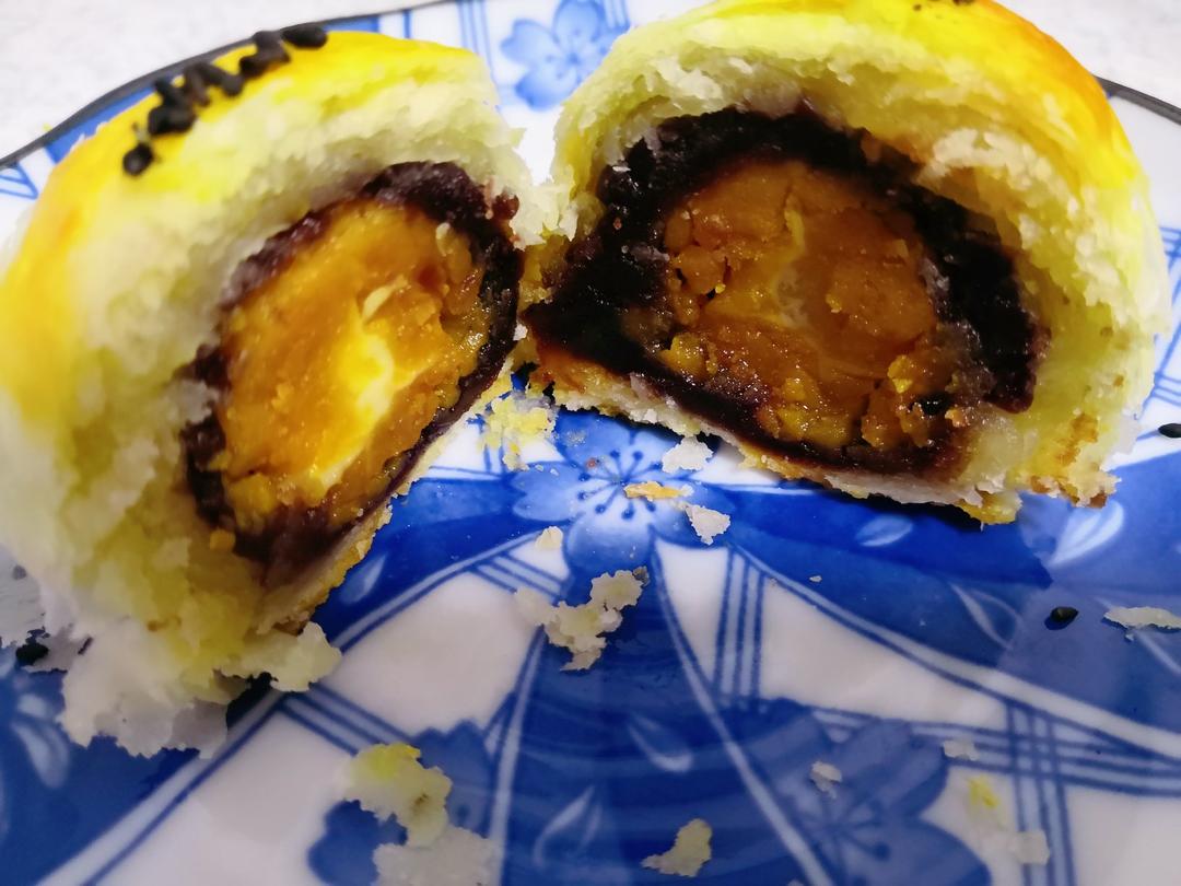 【莲蓉蛋黄酥】网红大叔教你做蛋黄酥，学到就是赚到！