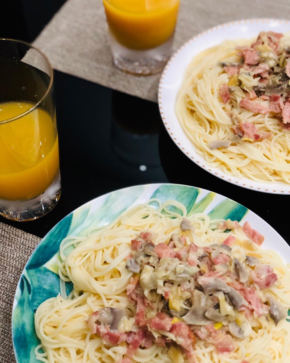 白蘑菇奶油培根意面