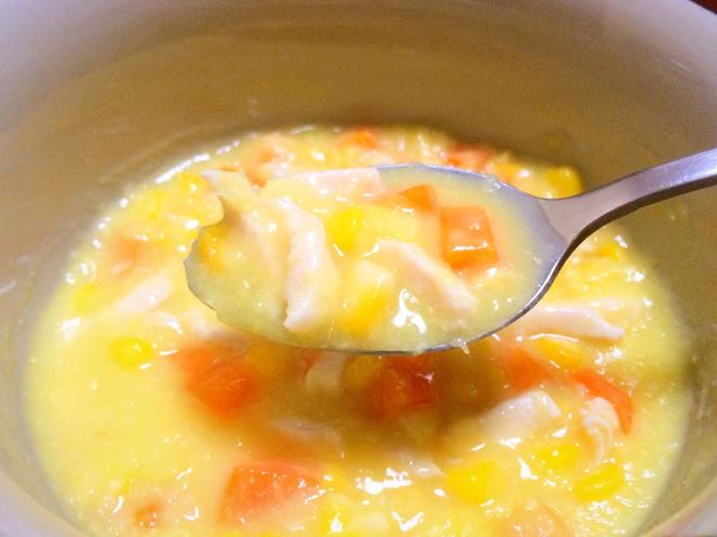 鸡肉红萝卜玉米浓汤的做法