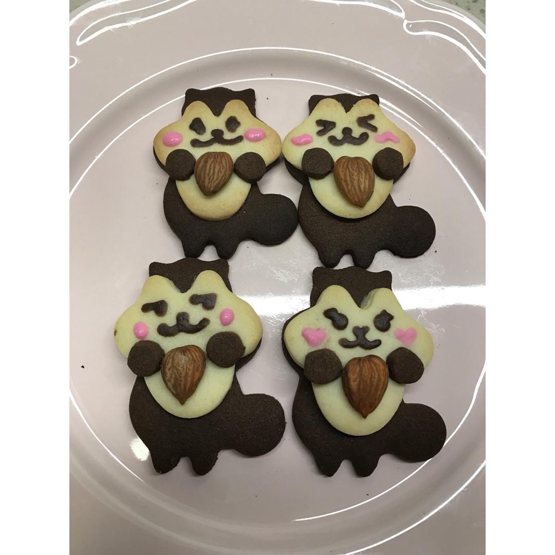 卡通动物立体饼干--抱大杏仁的小松鼠