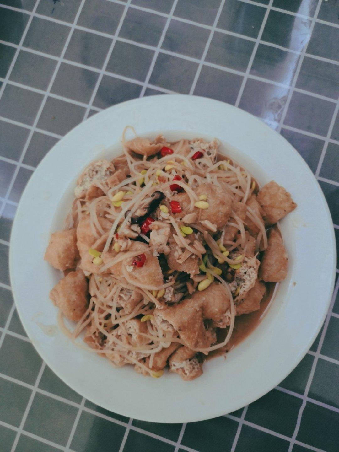 油豆腐烧黄豆芽