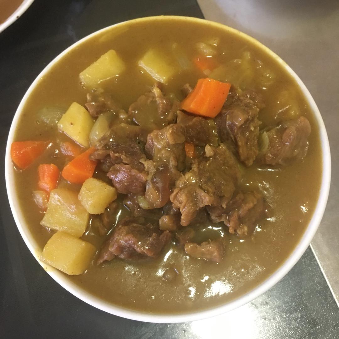 咖喱土豆炖牛腩
