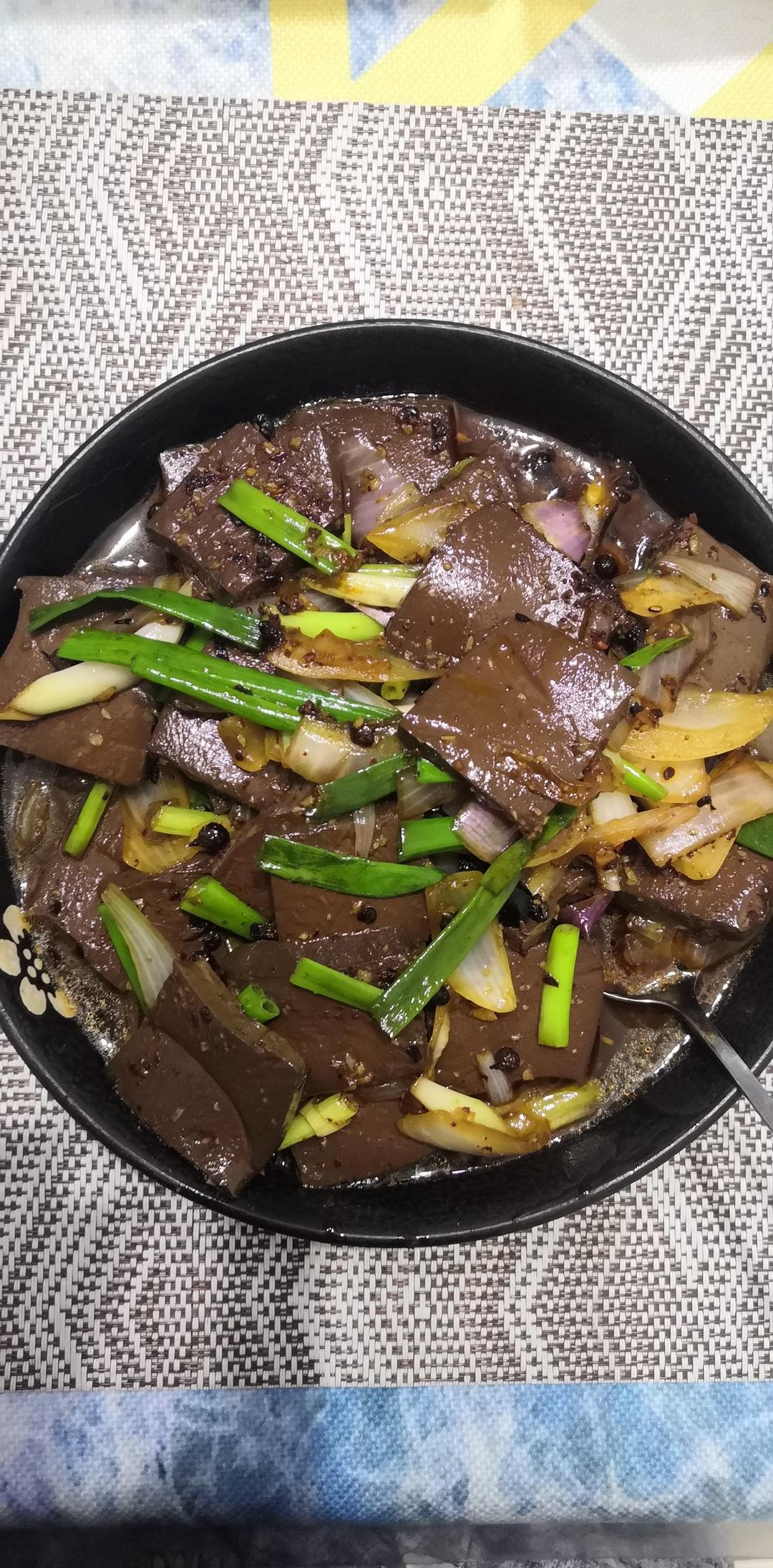 大葱冒鸭血（炒鸭血）