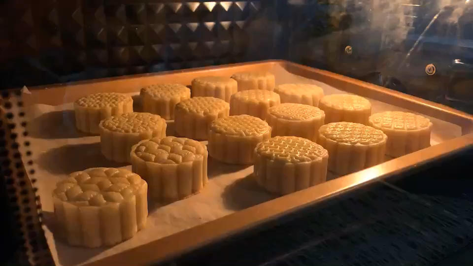广式月饼—蛋黄莲蓉月饼