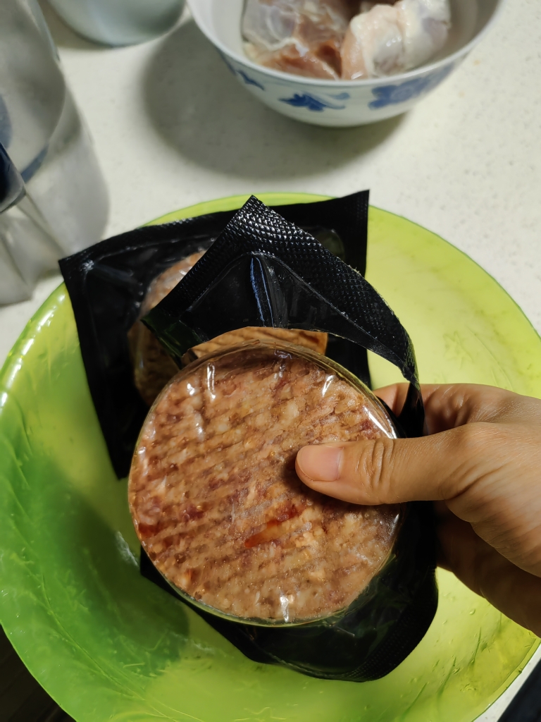 快手简餐之牛肉汉堡（空气炸锅版）的做法 步骤1